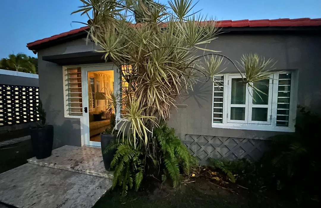 Isla Verde By The Beach Guest House-1